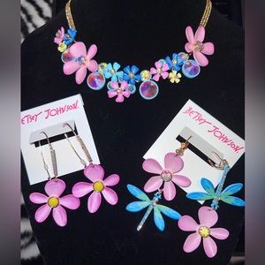 NEW 3 Piece Set Betsey Johnson Flower & Dragonfly Crystal Necklace & Ear…